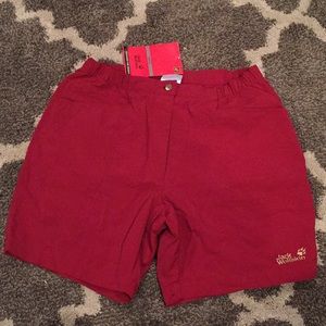 NWT Jack Wolfskin US size 34 maroon